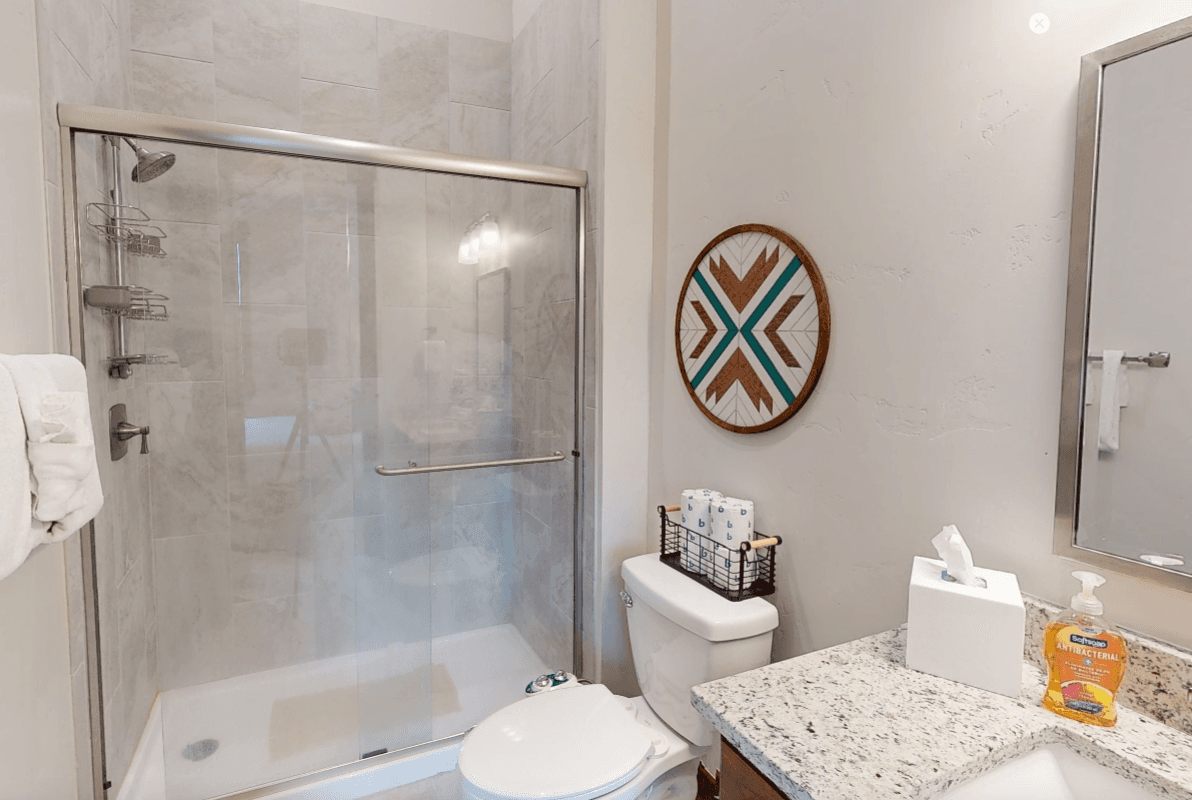 Springview Lane Residence - Image 12