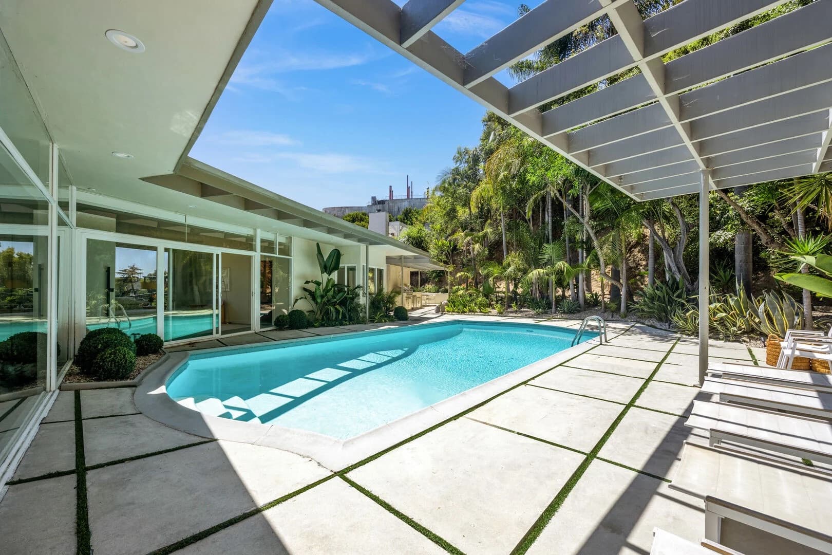 Sunset Plaza View - Image 2