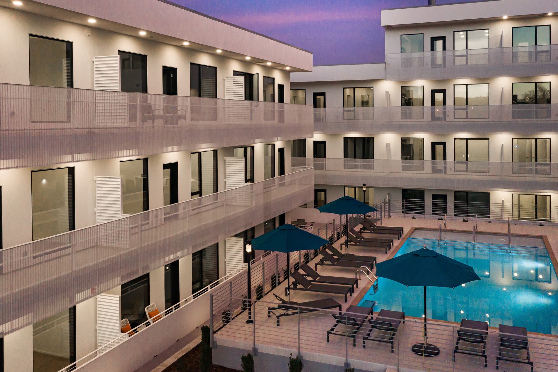 Red Illume Home - Image 6