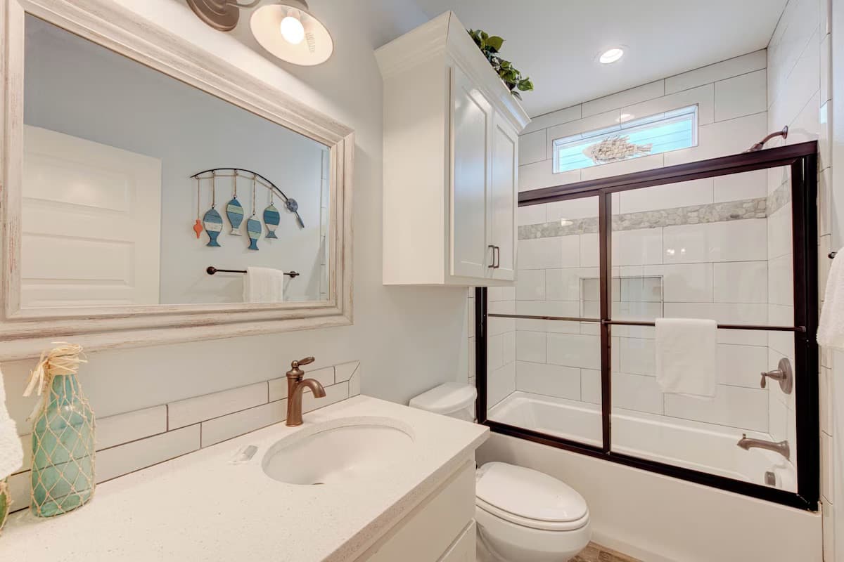 Postcard From Paradise - Image 6