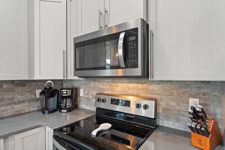 Aquaholic House - Image 15