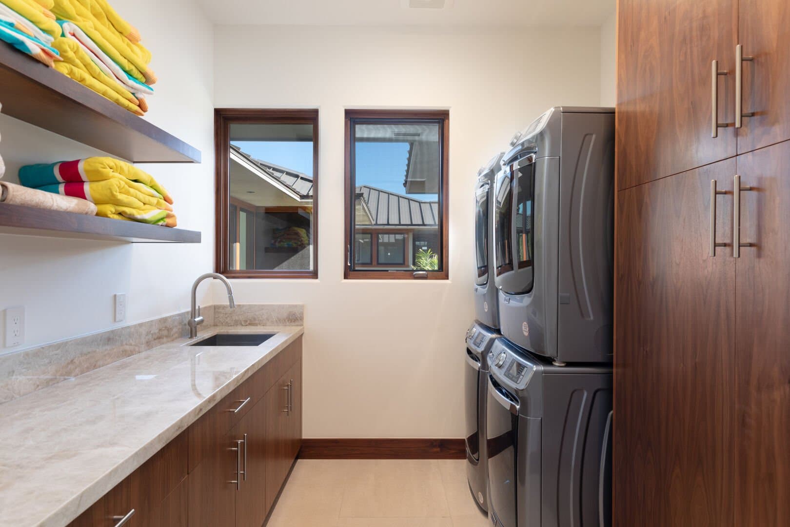 Hawaiian Elegance - Image 35