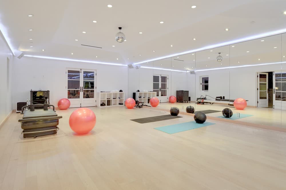 Chateau Serra Malibu - Image 26