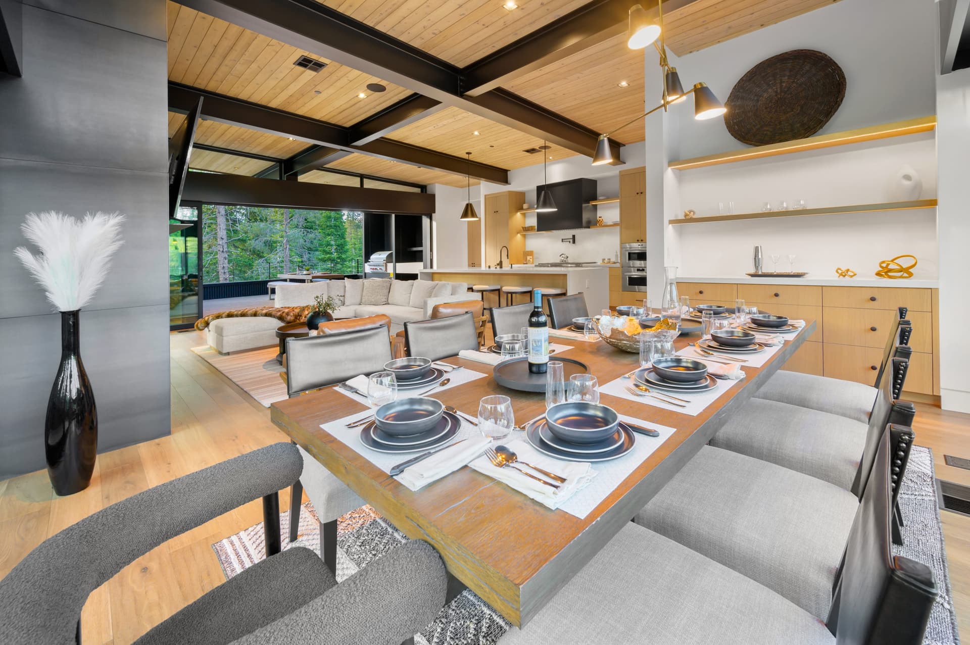 Modern Creekside Retreat - Image 8