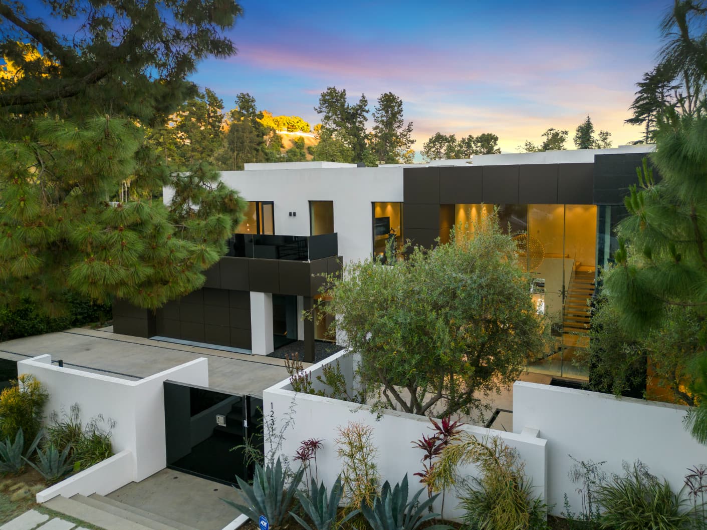 Lago Vista Modern - Image 8