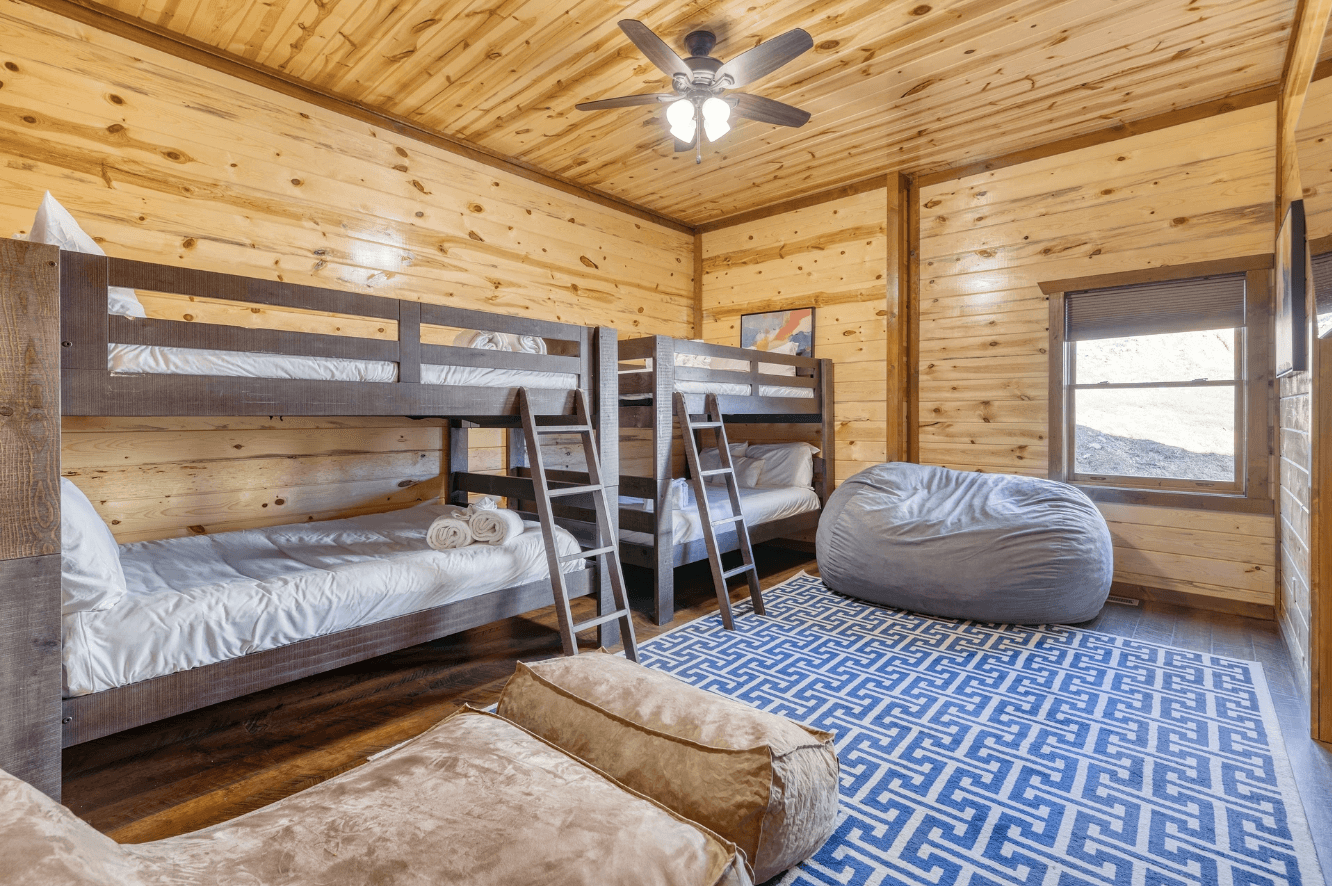 Smokey's Paradise - Image 23