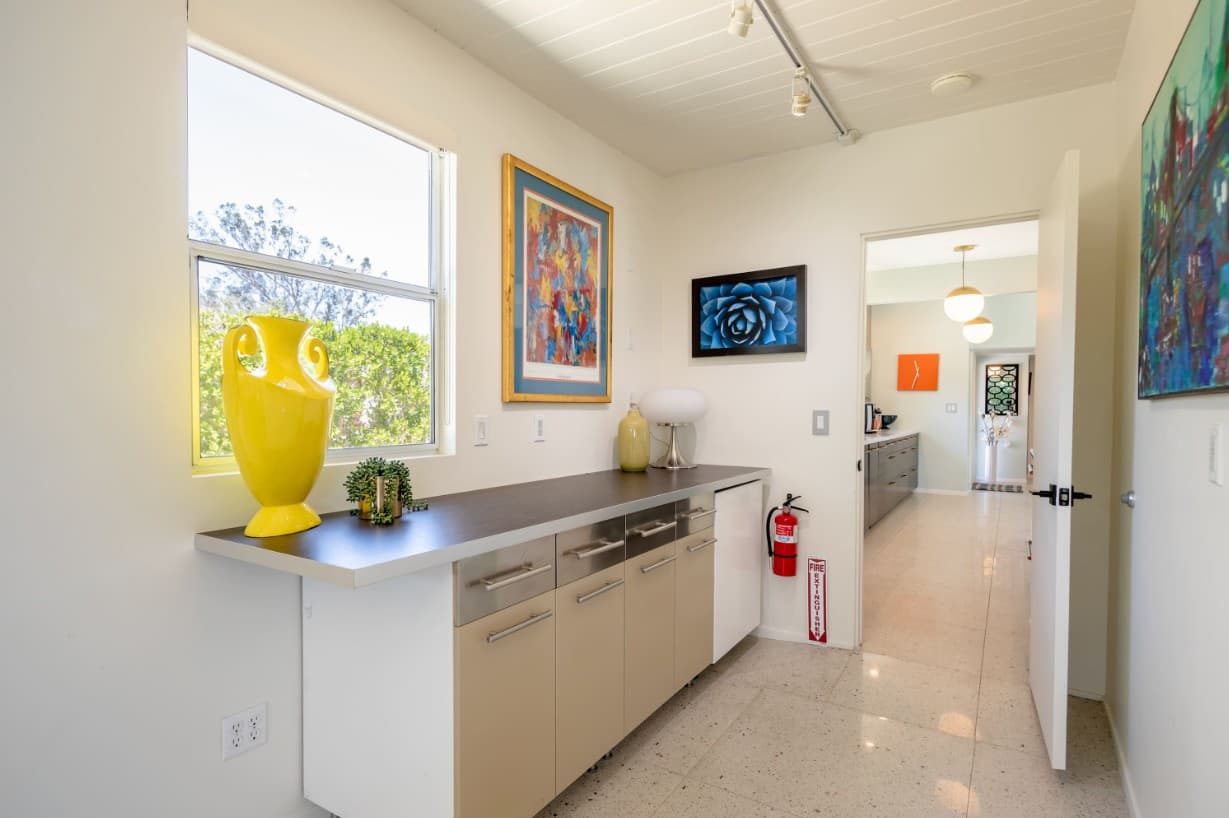 Hugh Kaptur's Mid Century Modern Oasis - Image 18