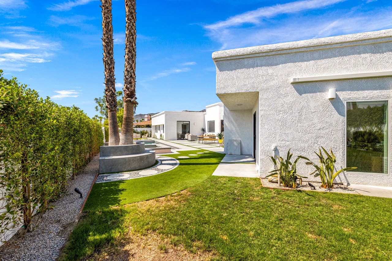 Palm Lighthouse - Image 8