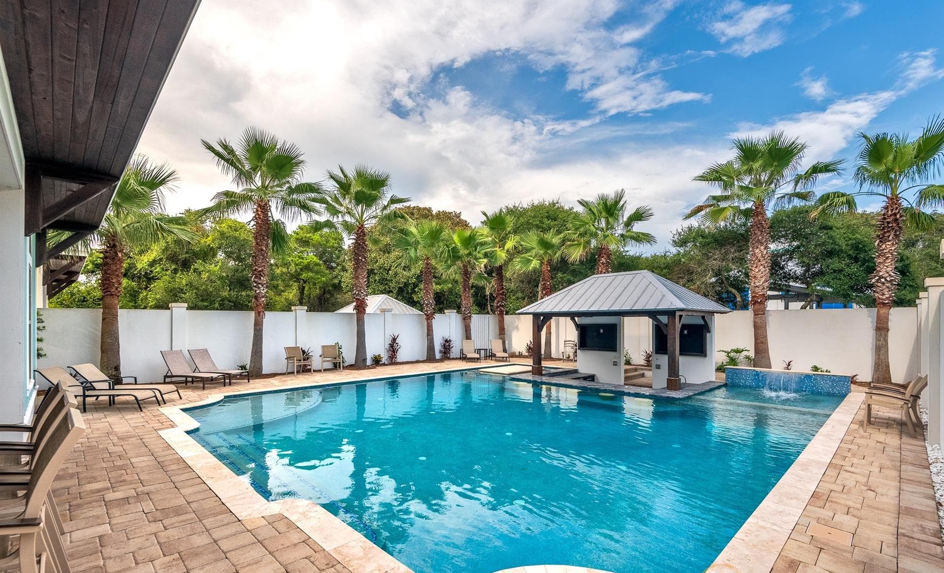 Life Aquatic Villa - Image 26