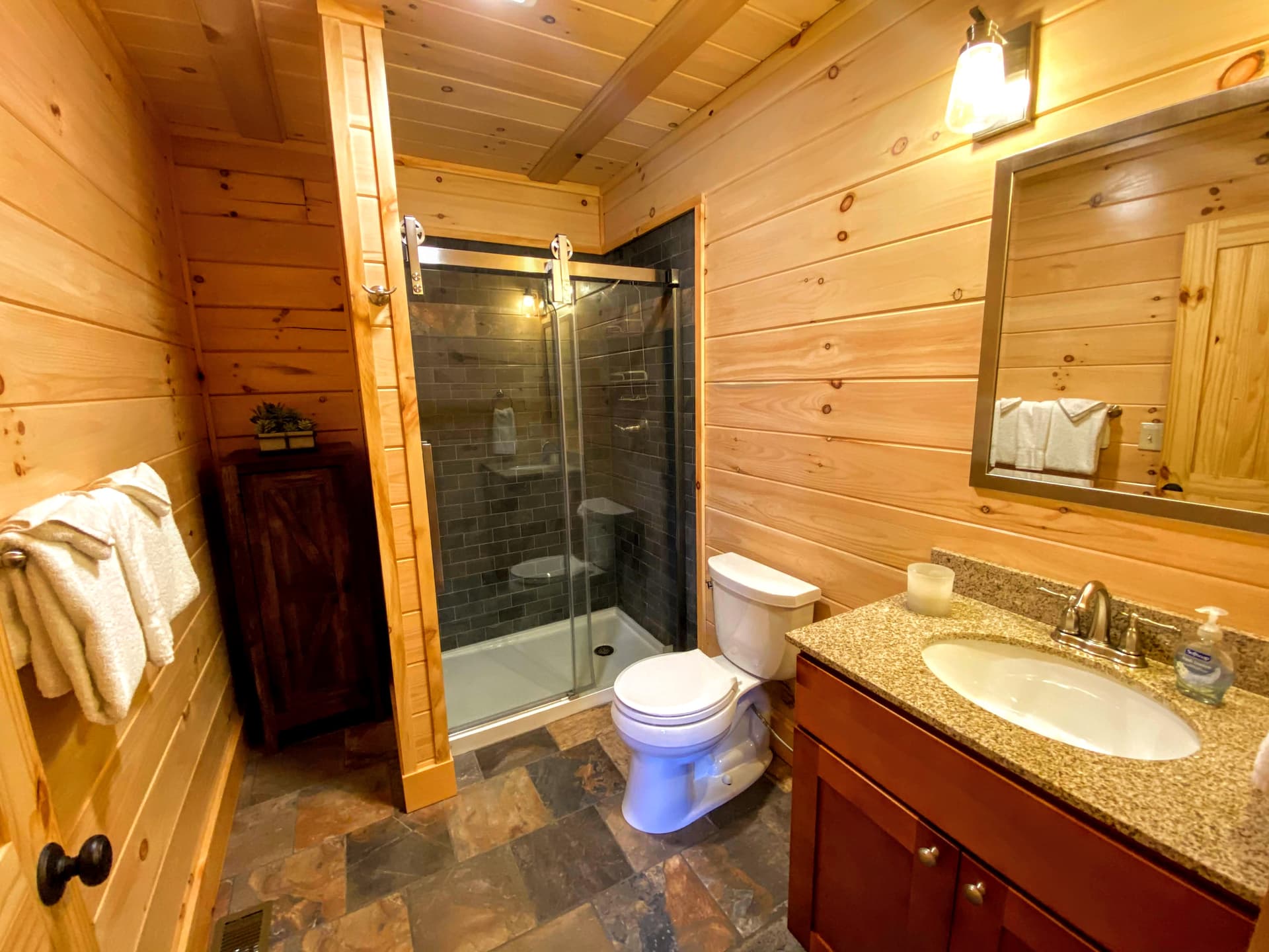 Bethlehem Star Cabin - Image 38