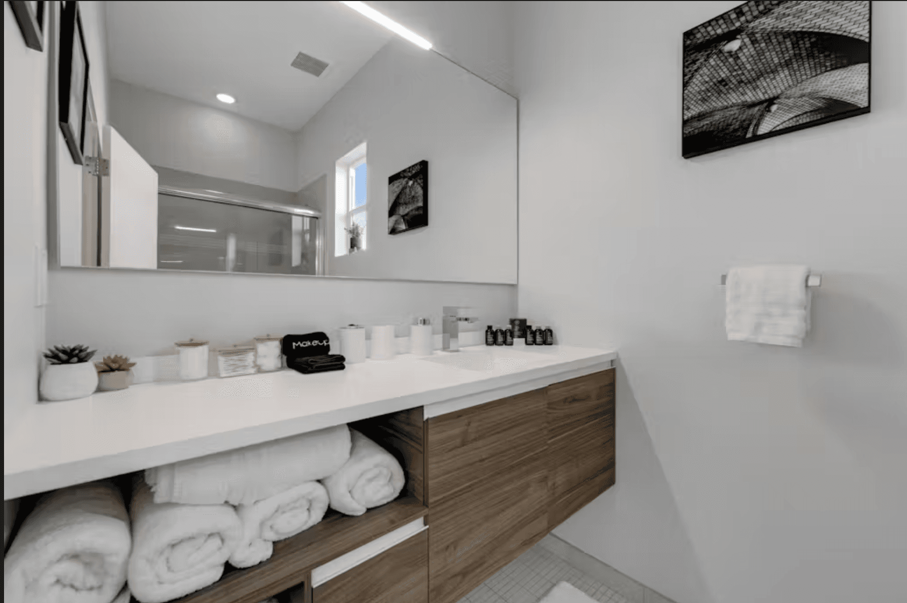 Modern Distinction Home - Image 16