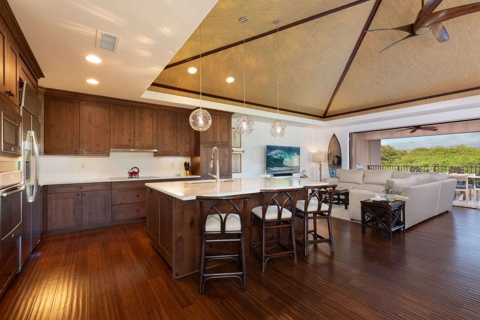 Pineapple Hale - Image 7