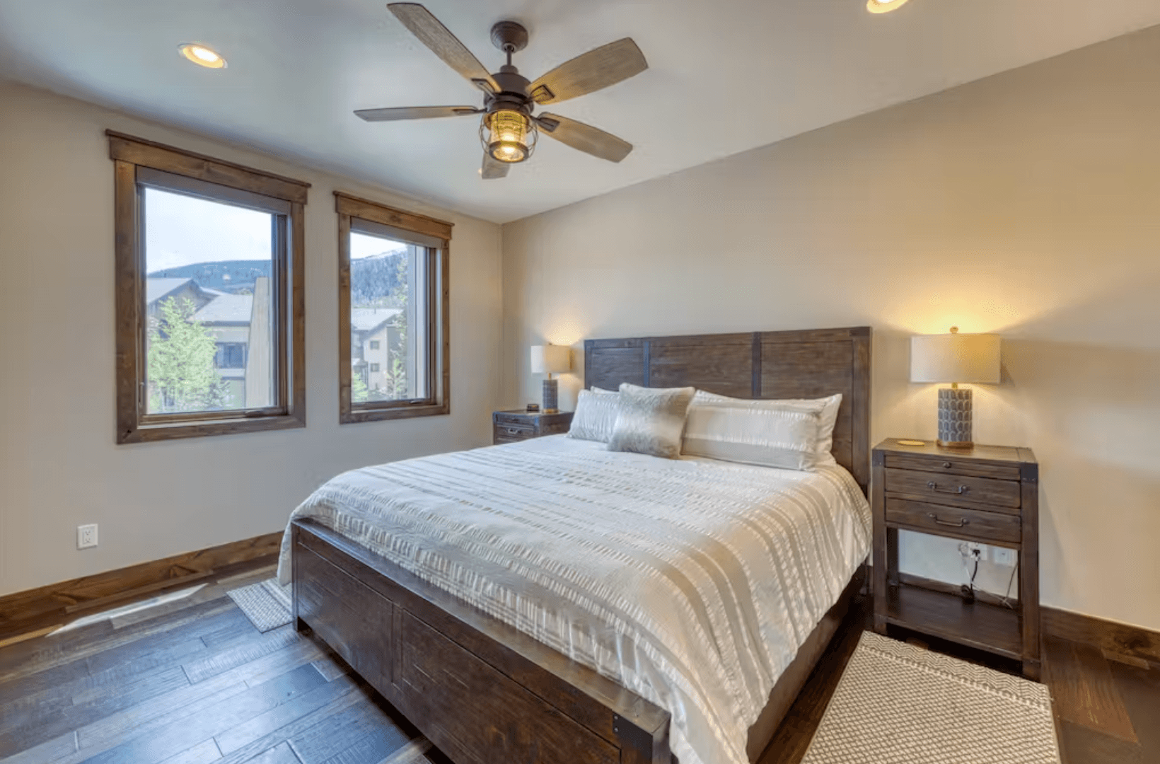 2nd Ave Luxury Condo - Image 11