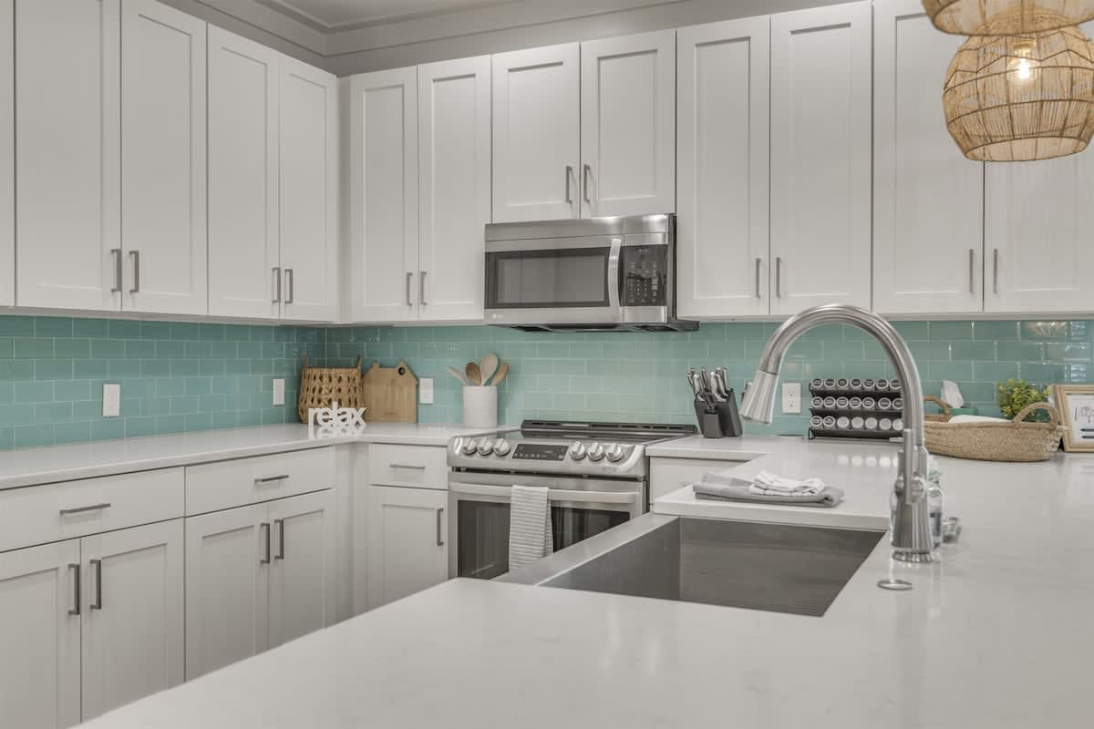 Southern Tides - Image 10