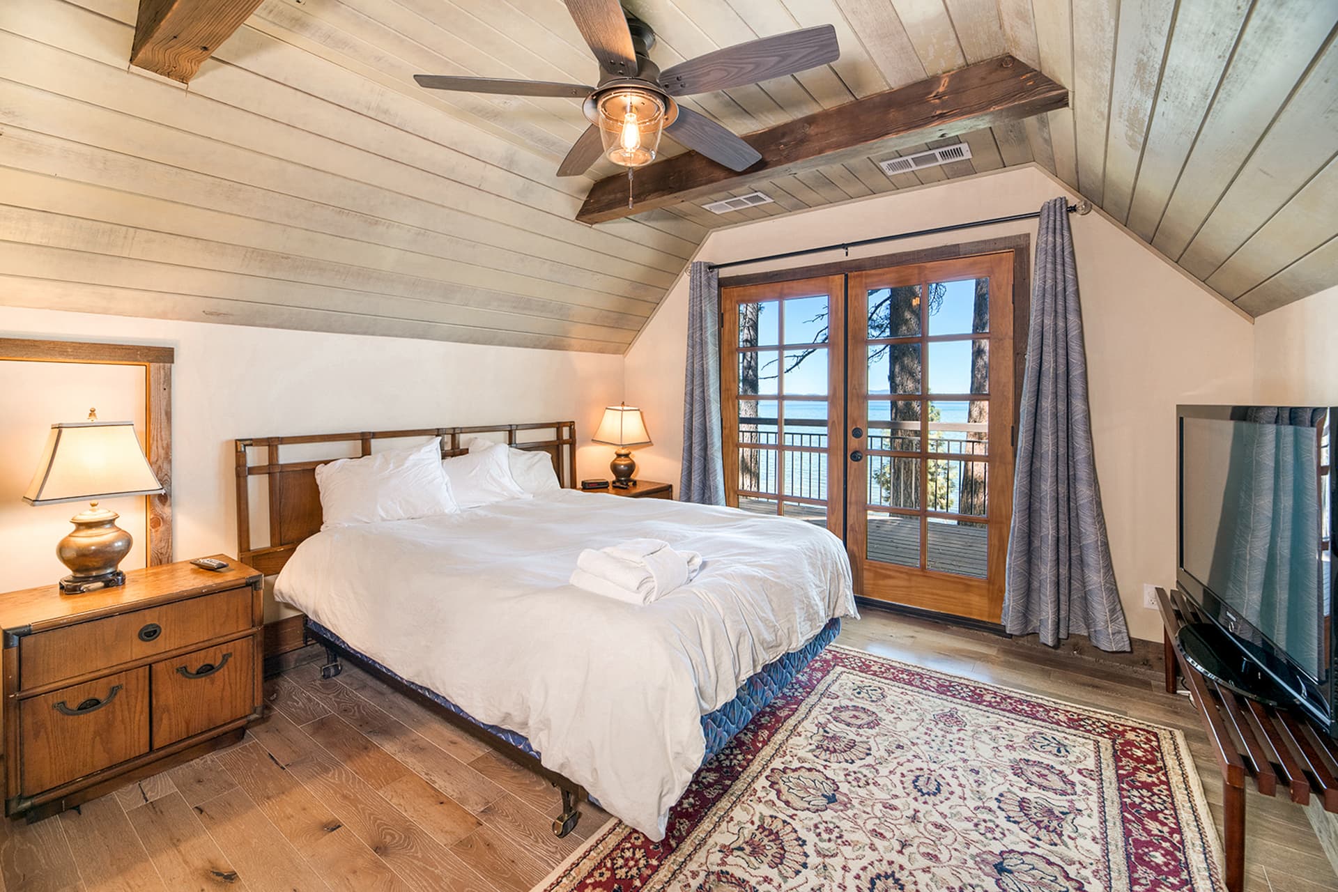 Blue Lakeview Place - Image 4