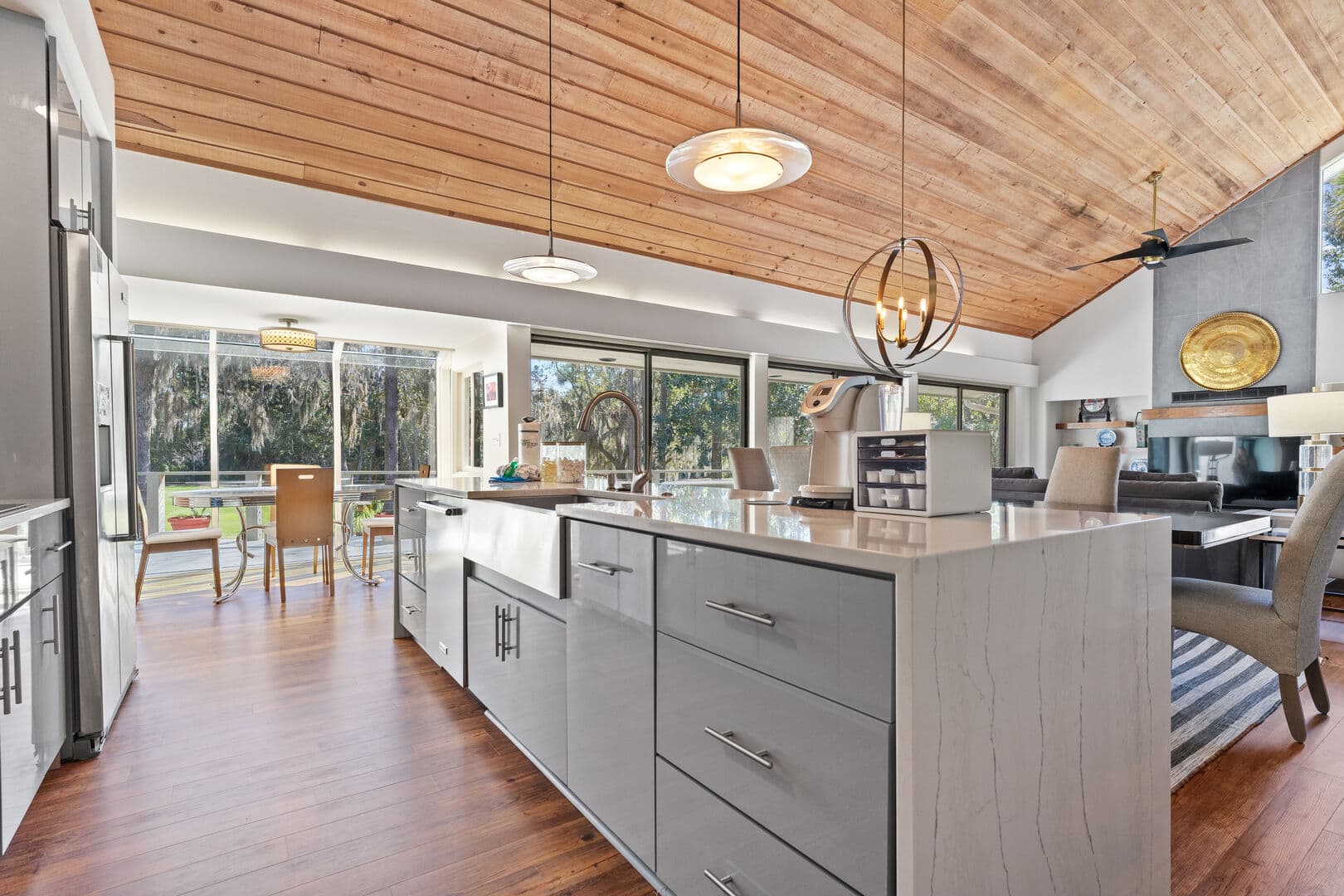 Sunny Shores - Image 8