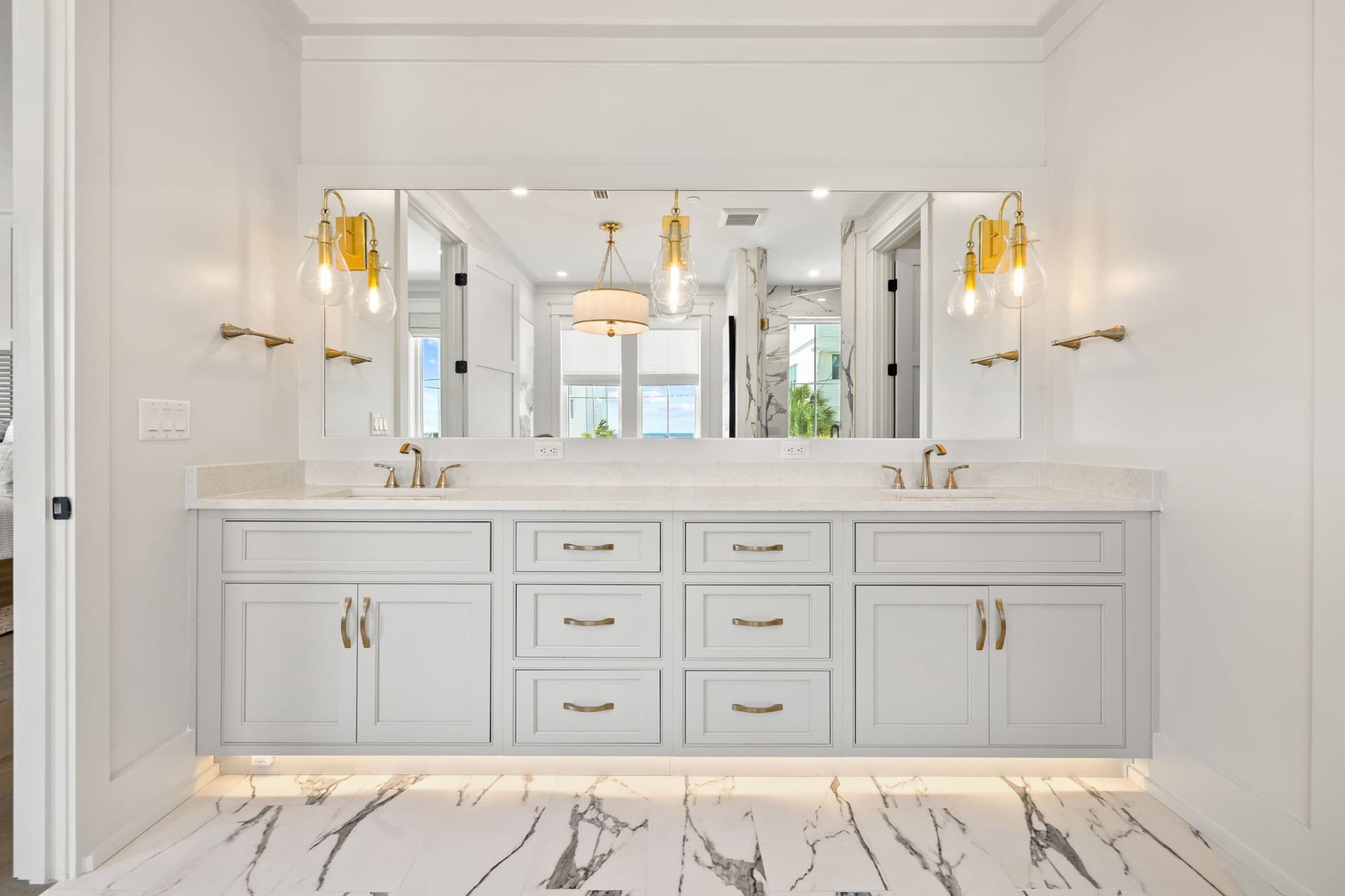 Emerald View - Image 31