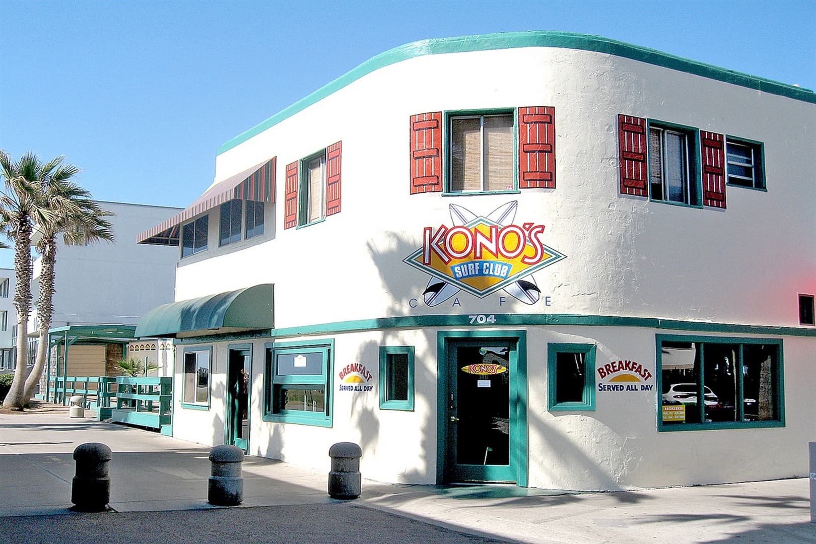 Beachfront Modern Retreat - Image 43