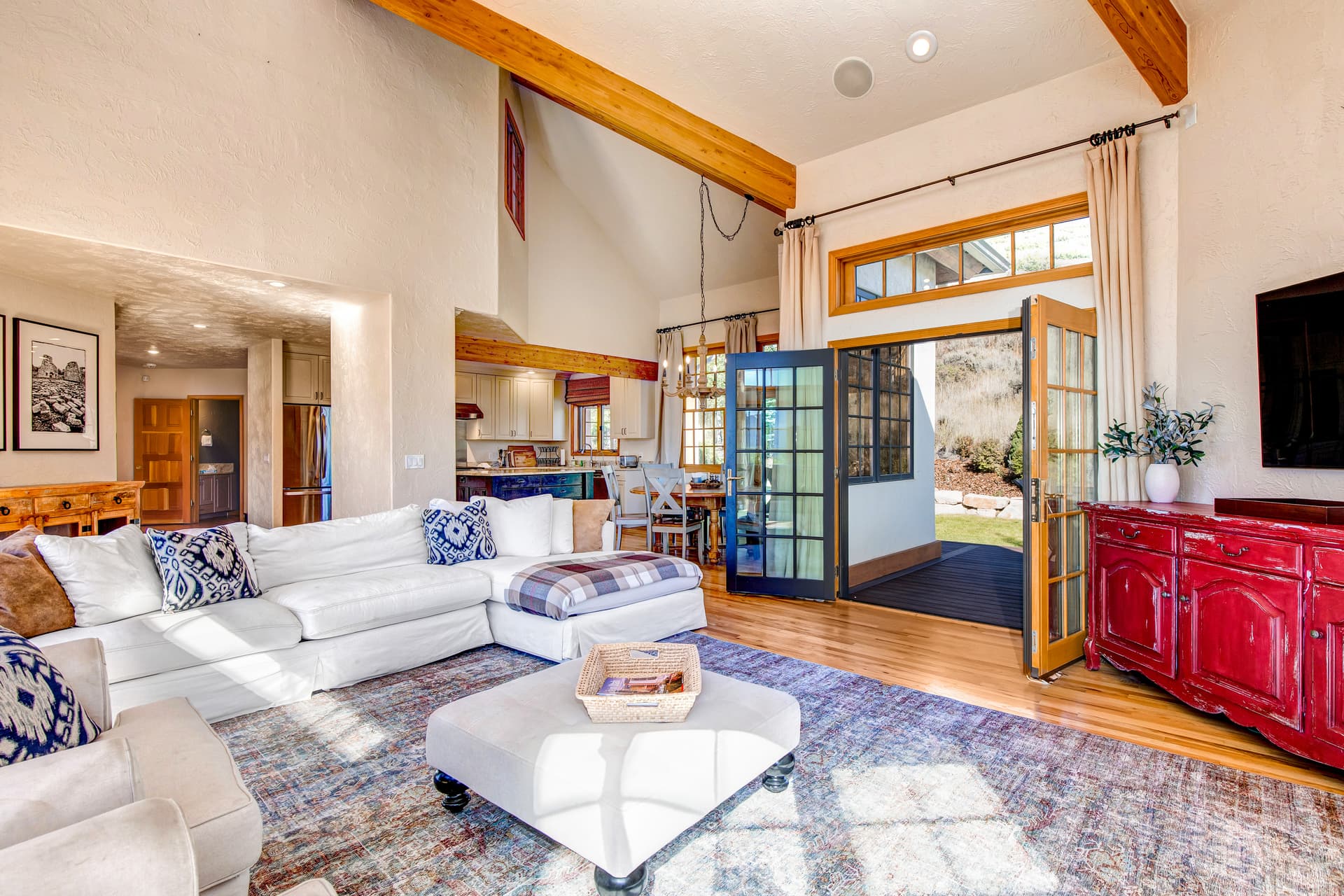 Mountain Hillside Manor - Image 3