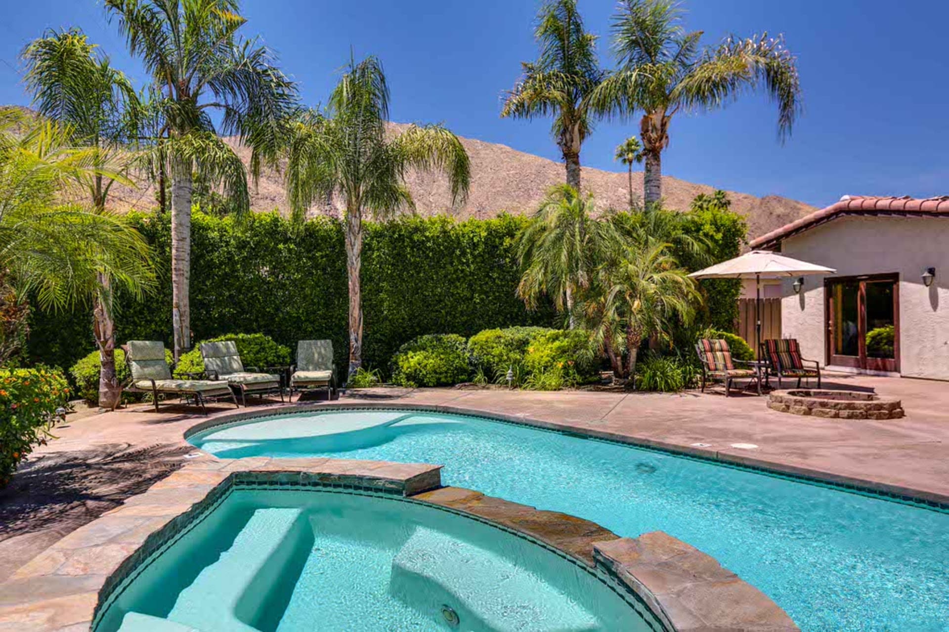 Poolside Terrace - Image 17