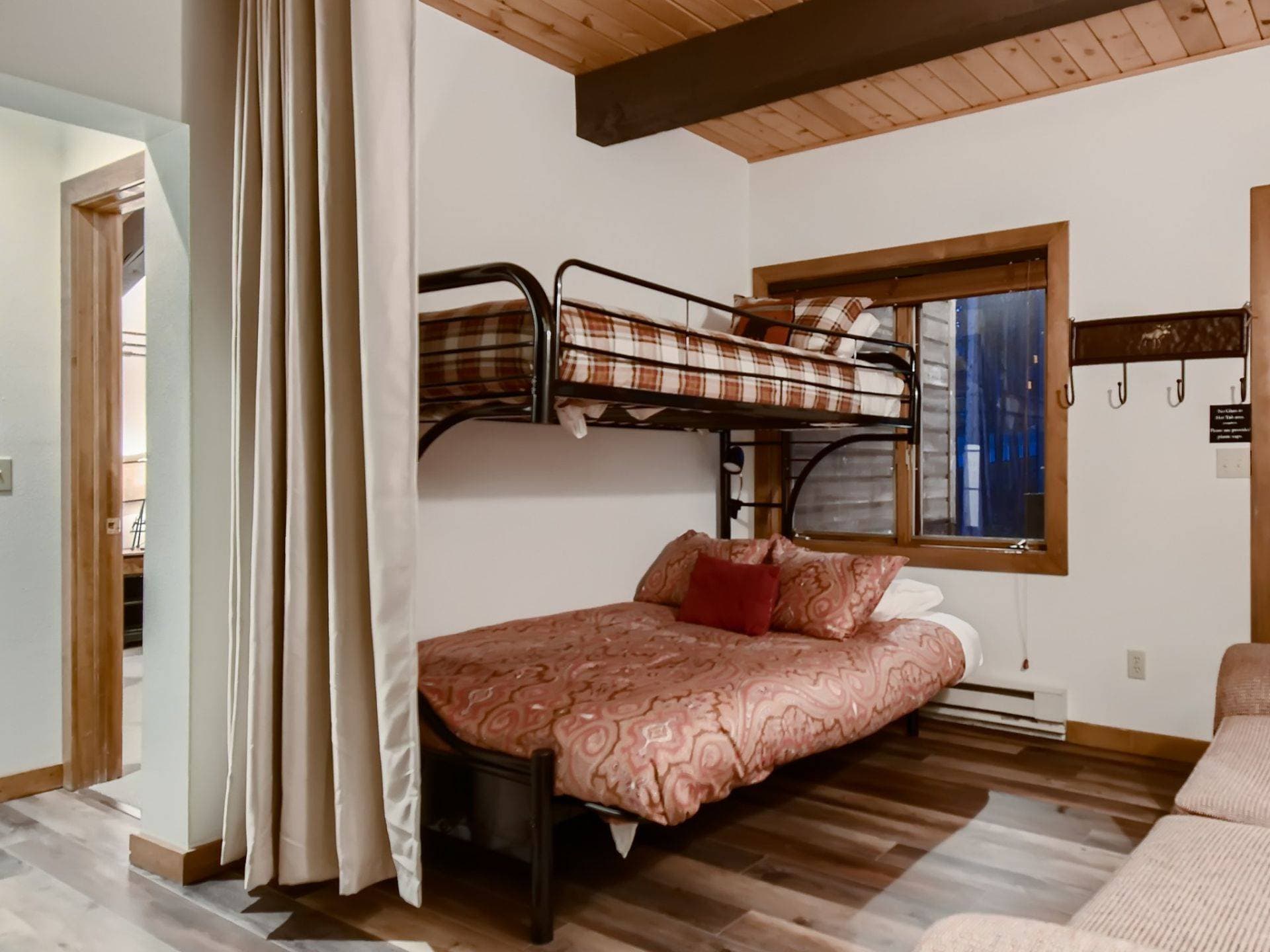 Breck Lodge House - Image 17