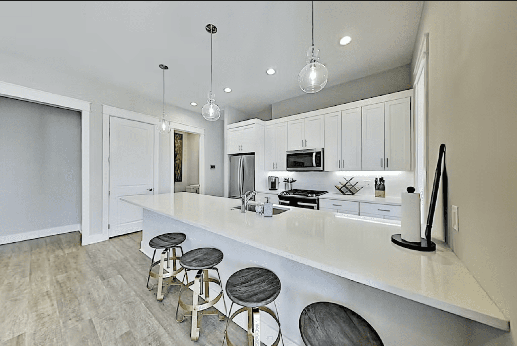 Sleek Beach Home - Image 4