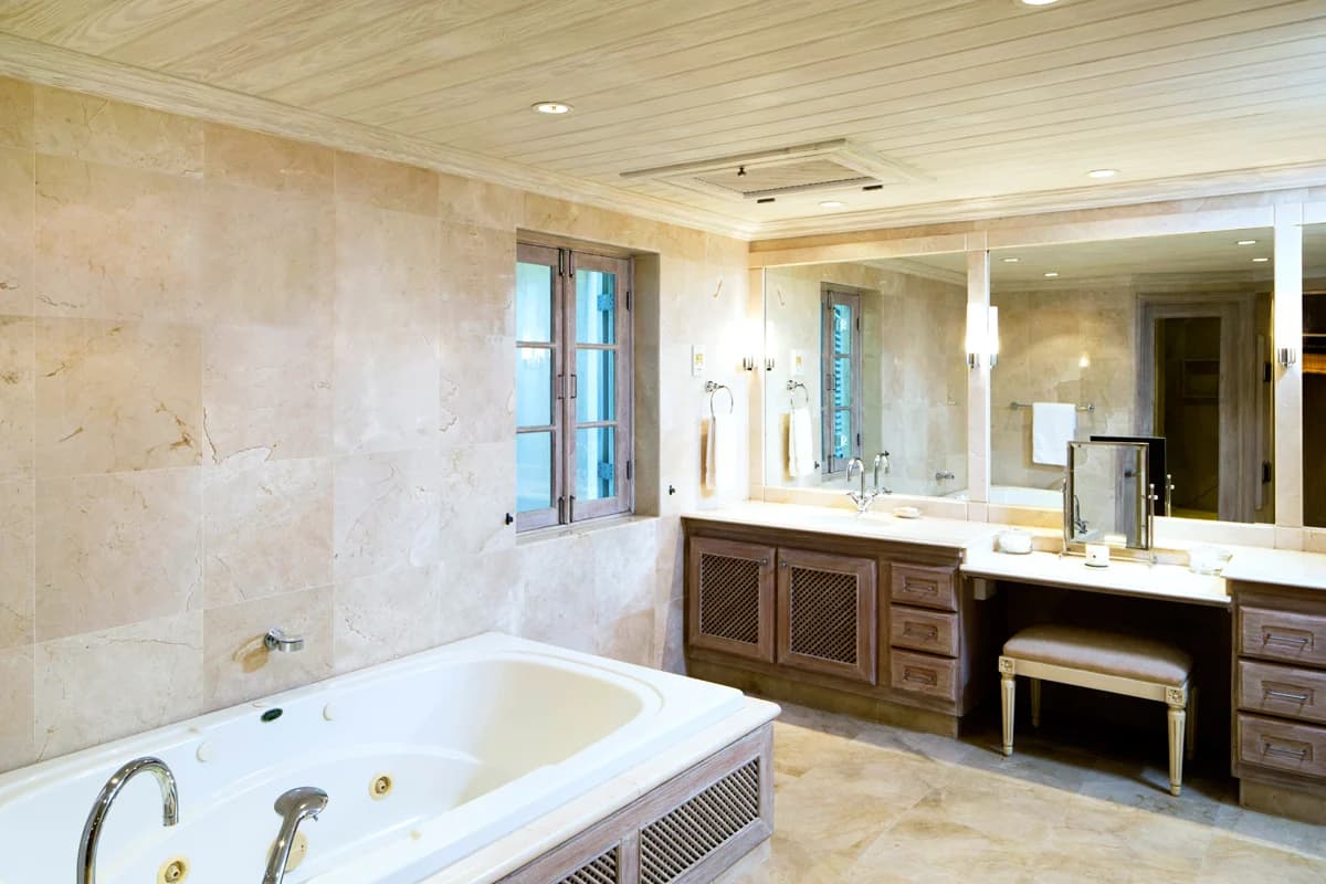 Sea Breeze Manor - Image 13