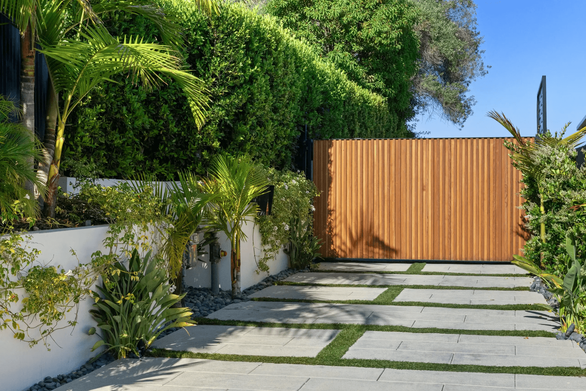 Linda Flora - Image 55