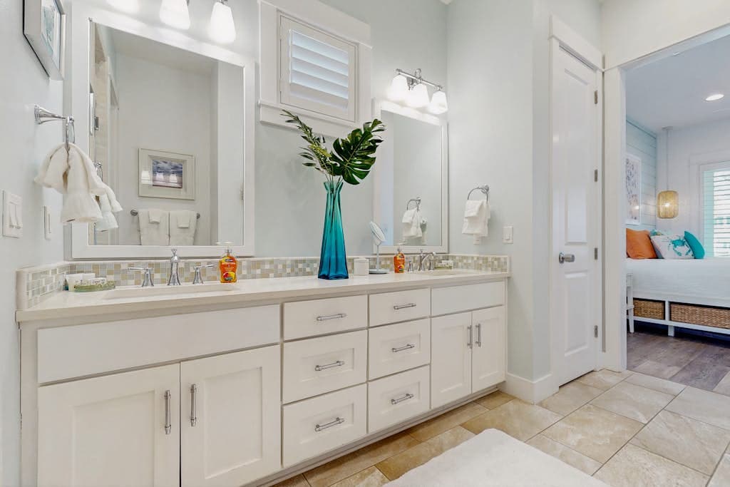 Sea*Renity Now - Image 14