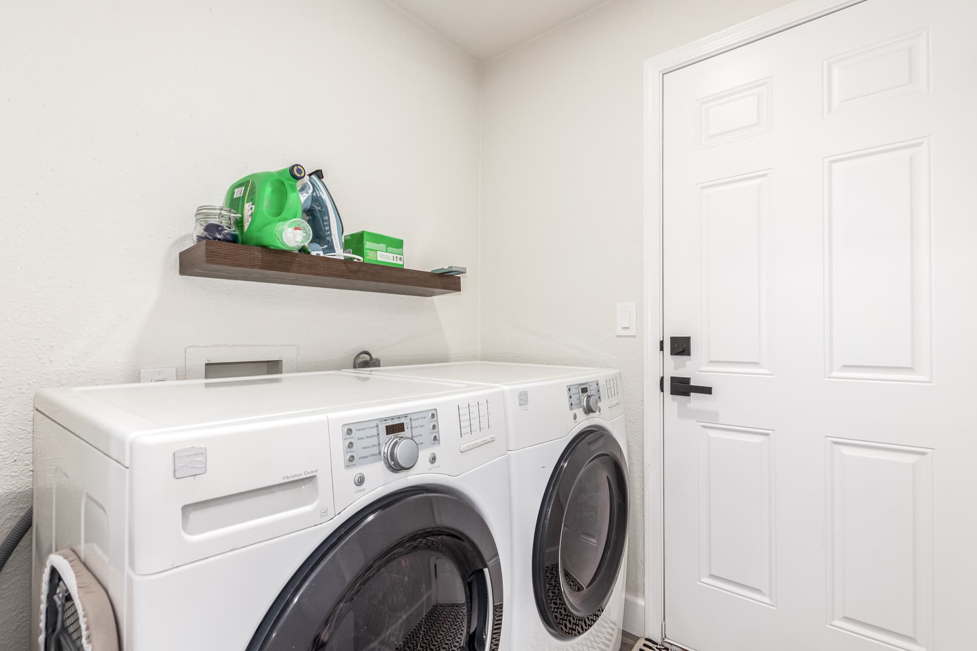 Modern Retreat - Image 29