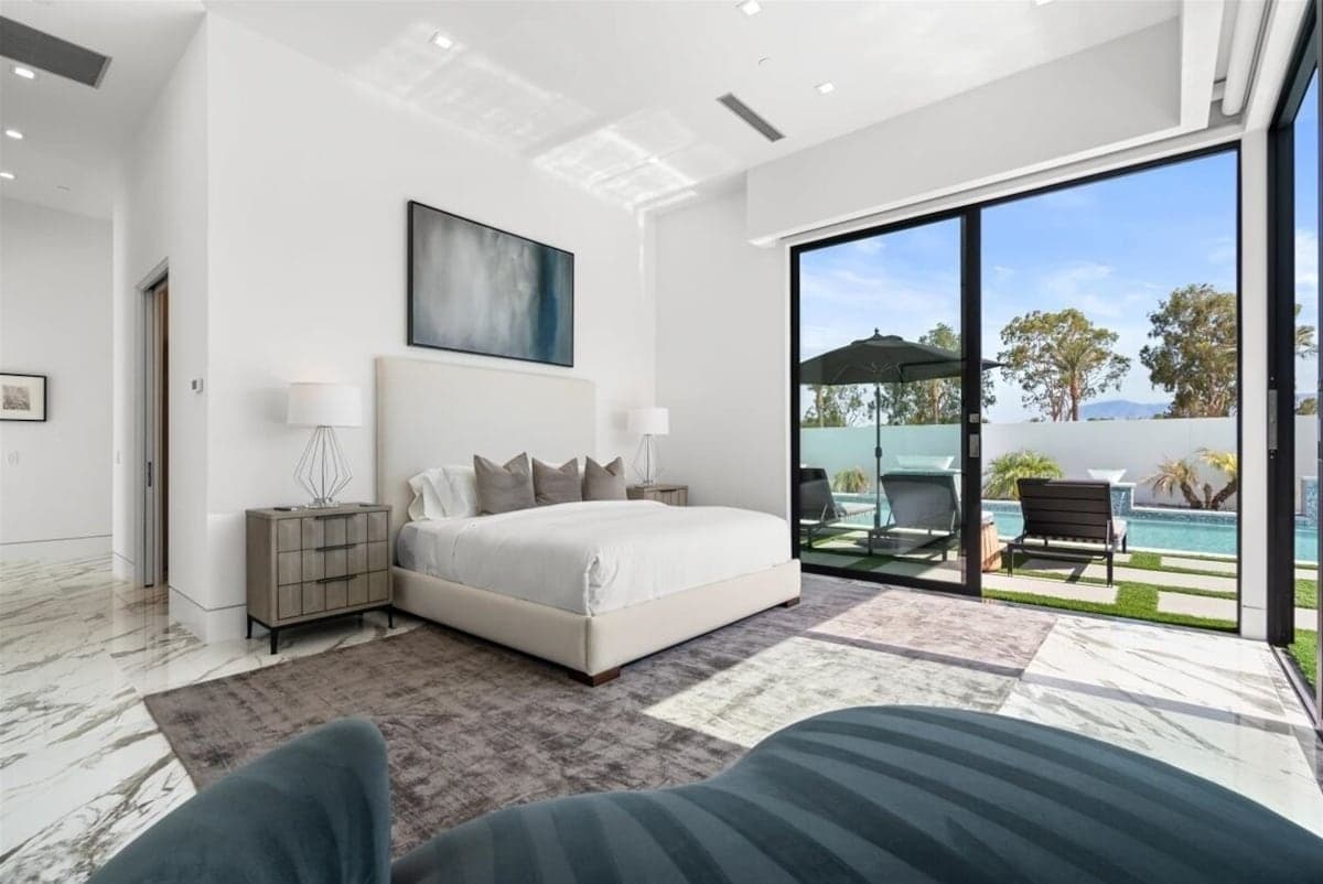 Bravo Villa #11 - Image 20