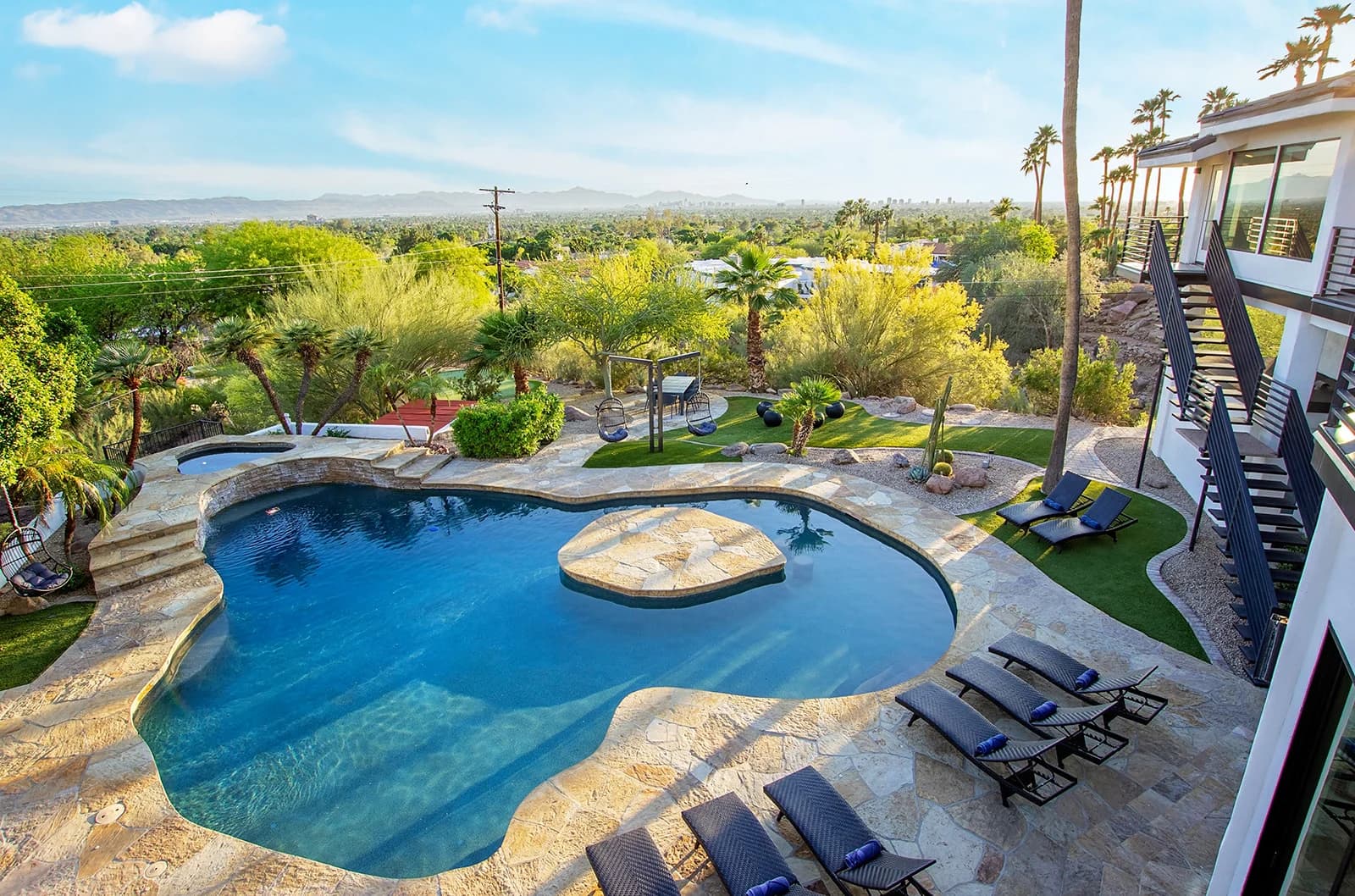 Valle Vista Manor - Image 2