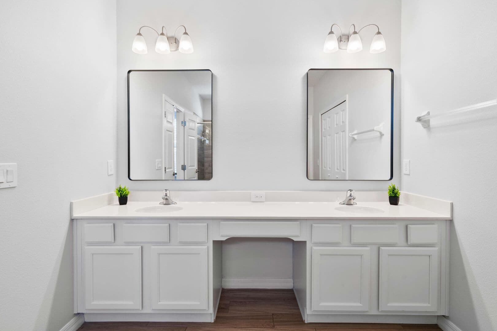 Grand View - Image 44