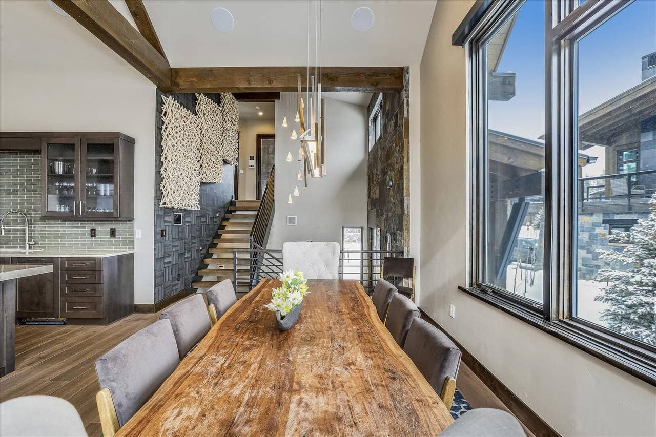 Falcon Haus - Image 8