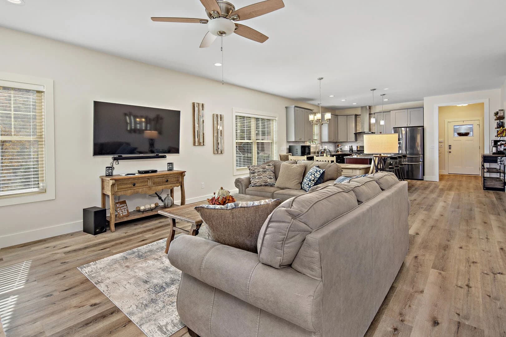 Hilltop Splendor House - Image 13