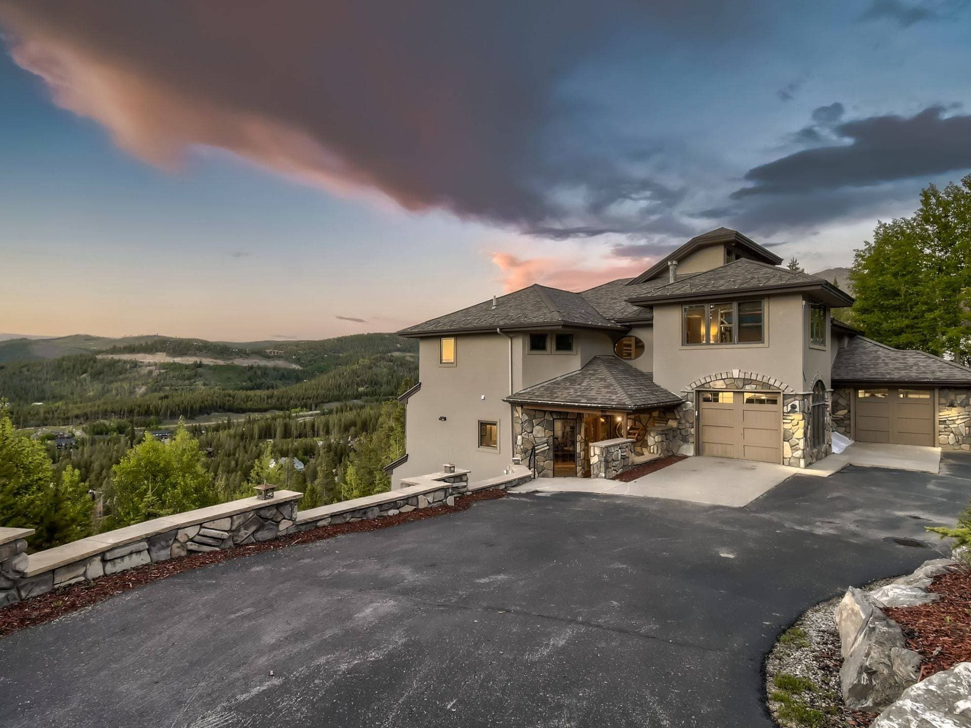 Gray Moose Place - Image 2