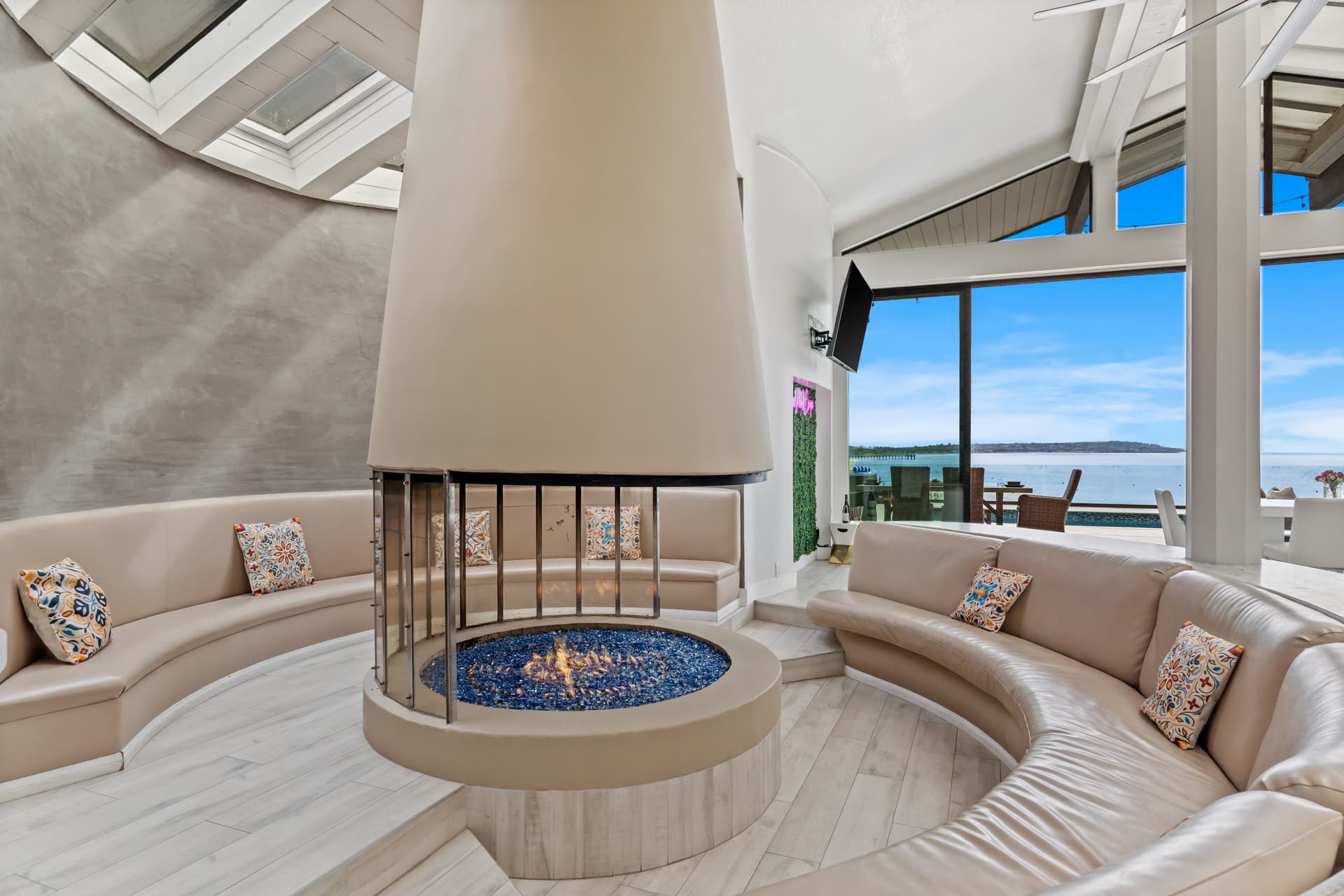 Ocean Front Escape - Image 4