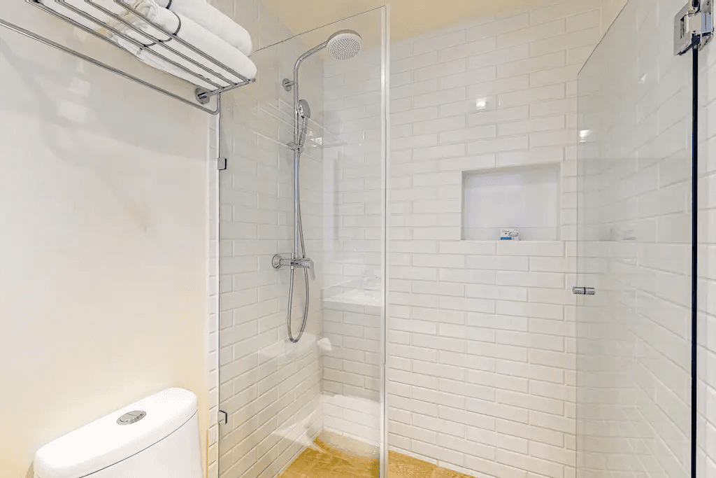 Blue House 305 - Image 18