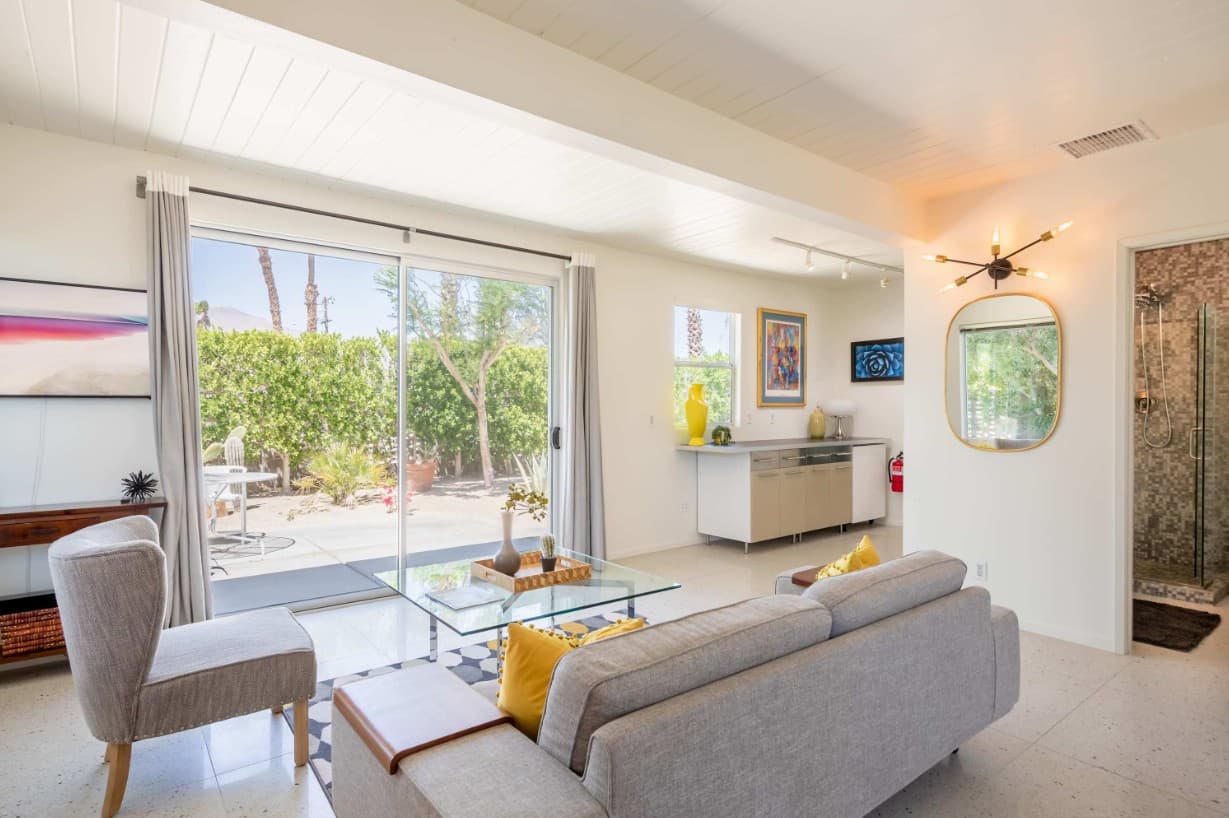 Hugh Kaptur's Mid Century Modern Oasis - Image 12