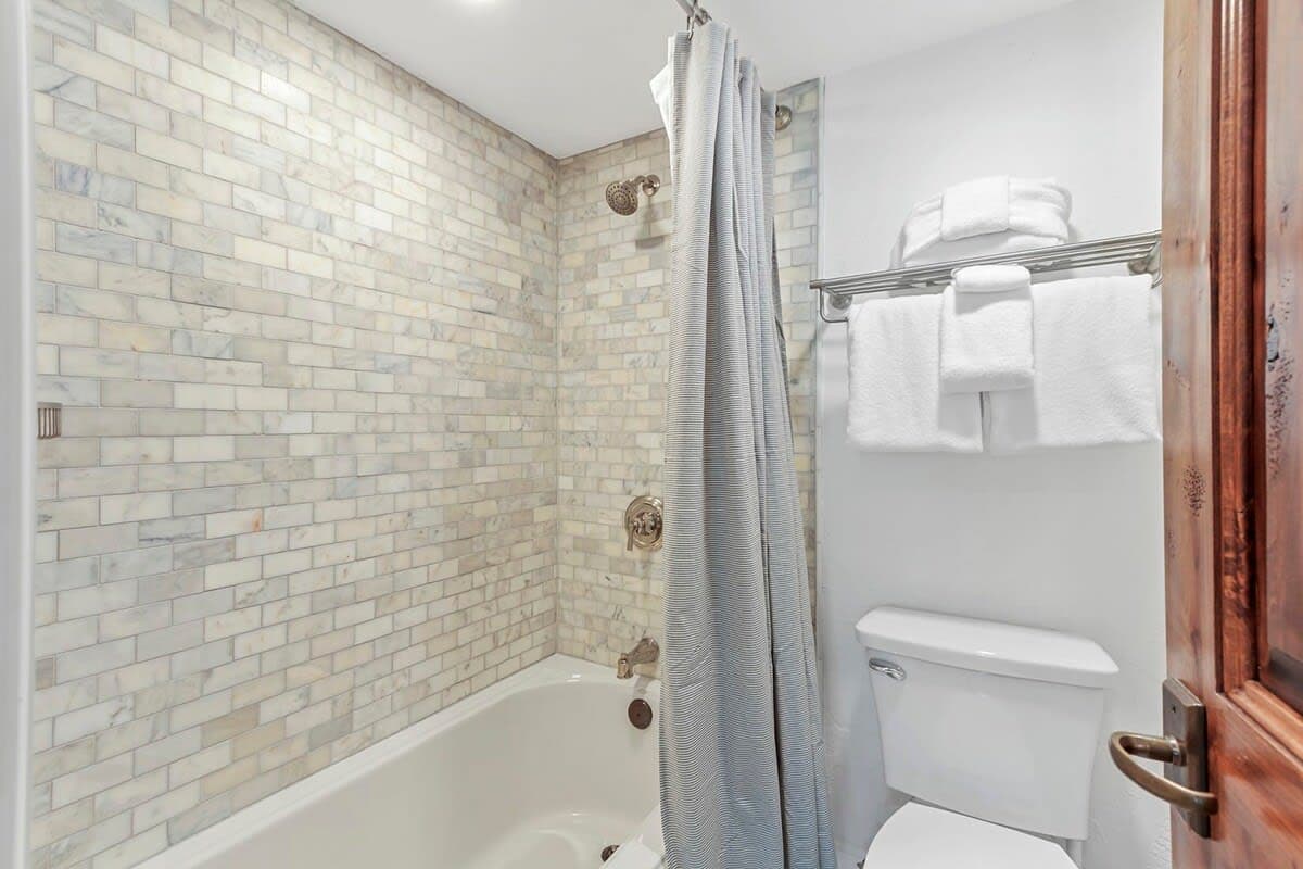 Peak Eight Mountain Escape - Image 29