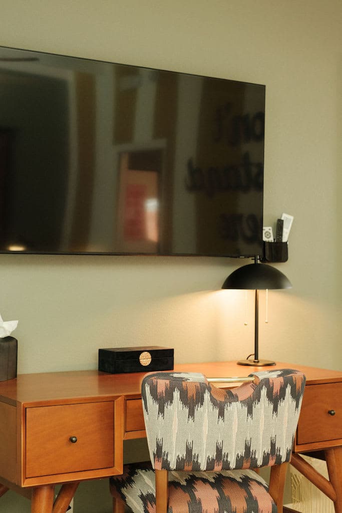 Mod Retreat in Vibrant Palm Springs - Image 20