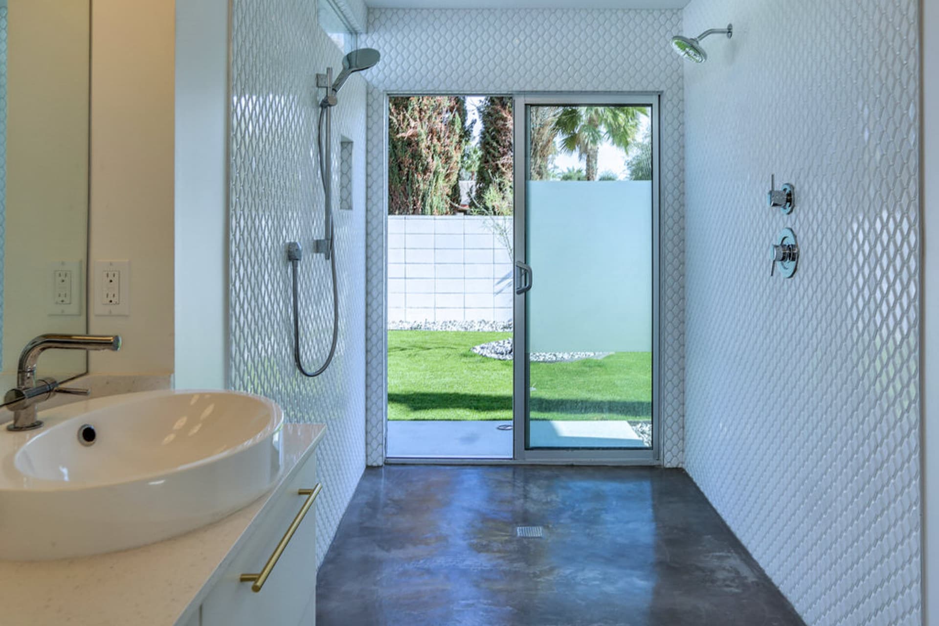 Regal Contemporary House - Image 14