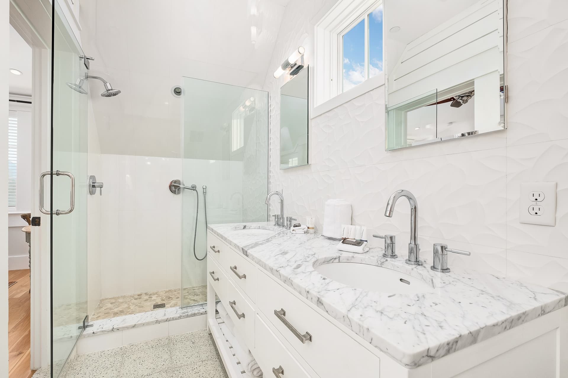 St. Ivory - Image 37