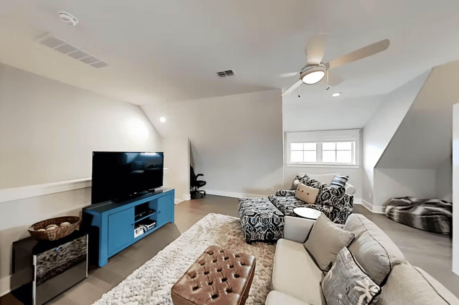 Parrots Cove - Image 20