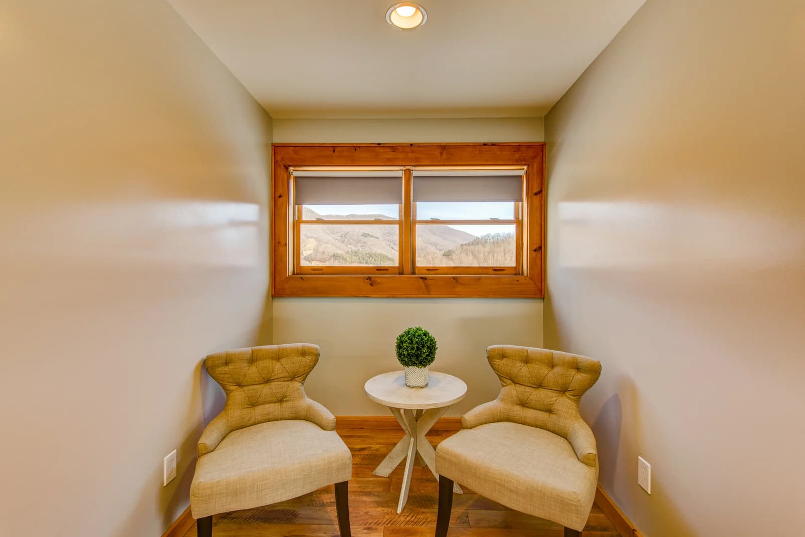 Mountain Range Retreat - Image 21