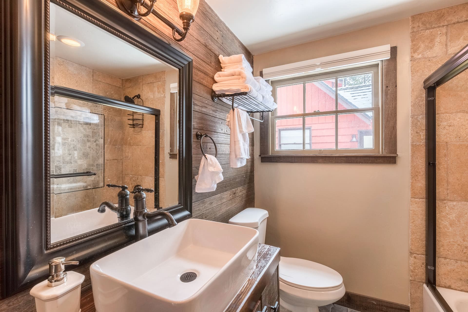 Blue Lakeview Place - Image 9