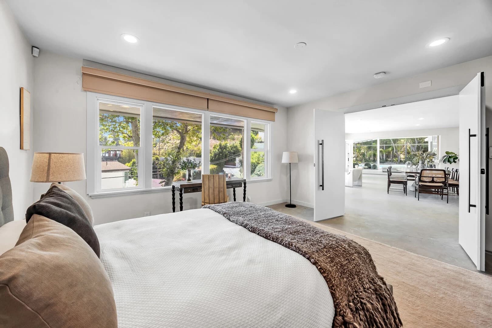 Sunset Plaza View - Image 25