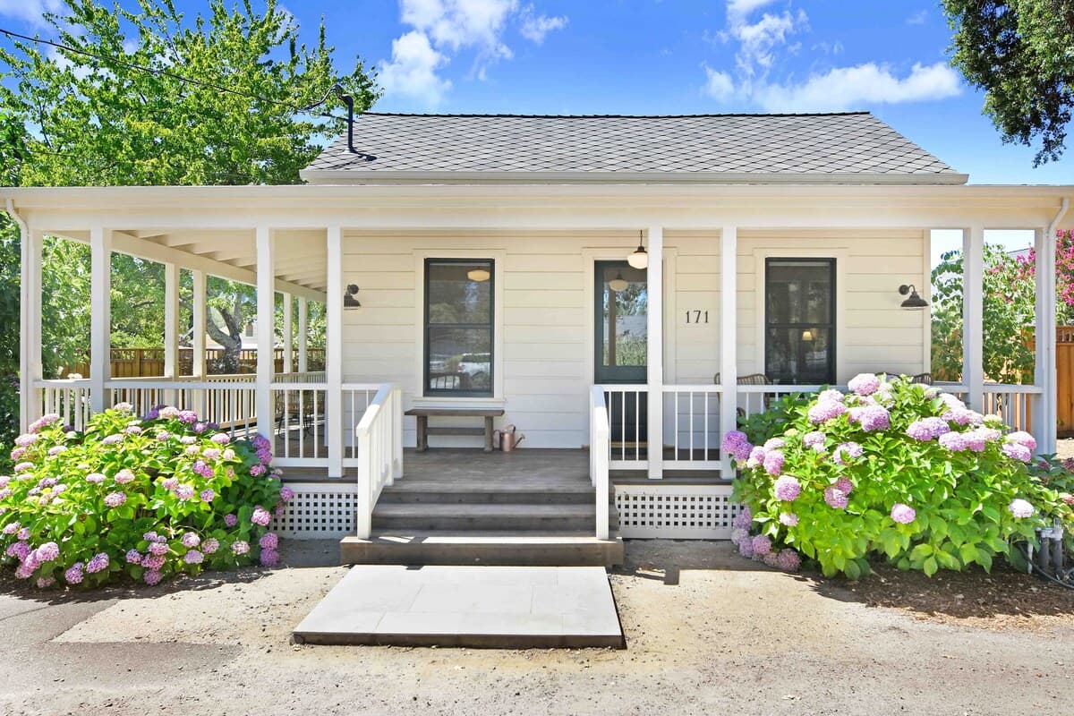 Newcomb Vineyard Escape - Image 5