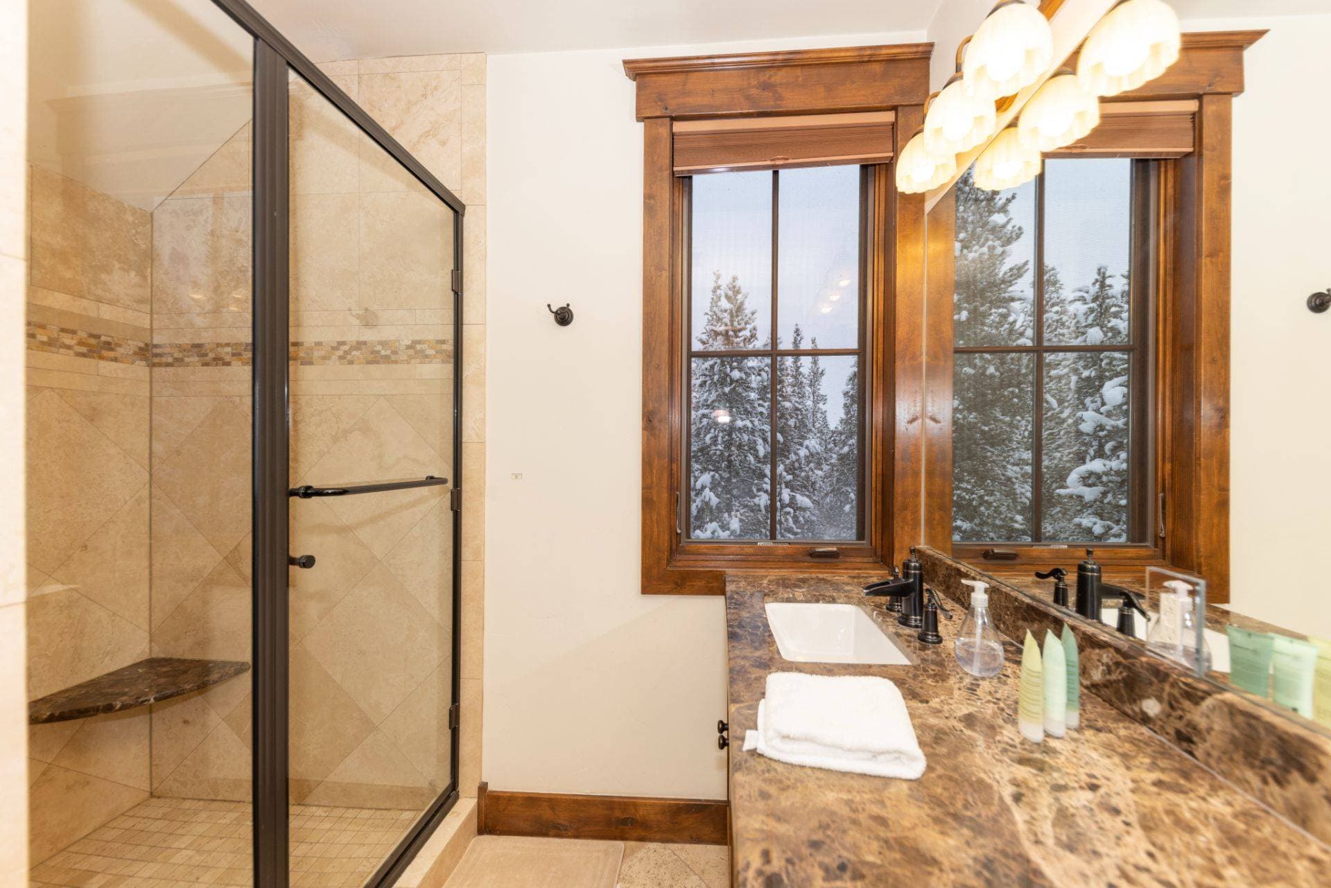 Last Nickel Lodge - Image 27