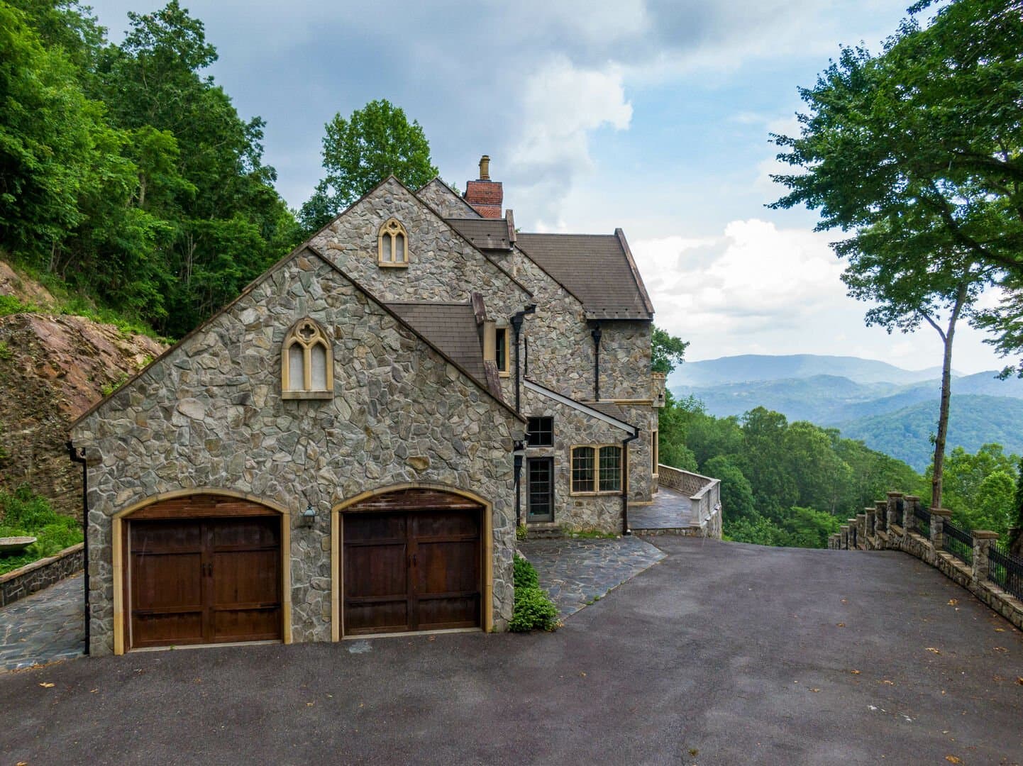 The Castle at Valle Crucis - Image 63